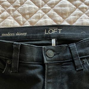 ANN TAYLOR Loft Modern Skinny Black Jeans